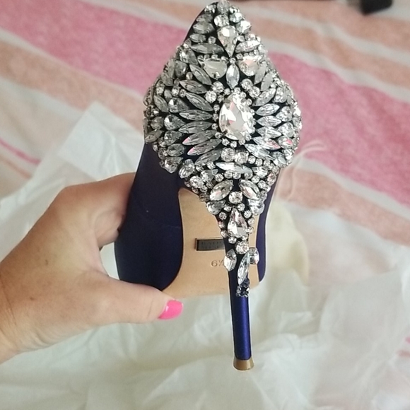 Shoes - Picture 2 of 6